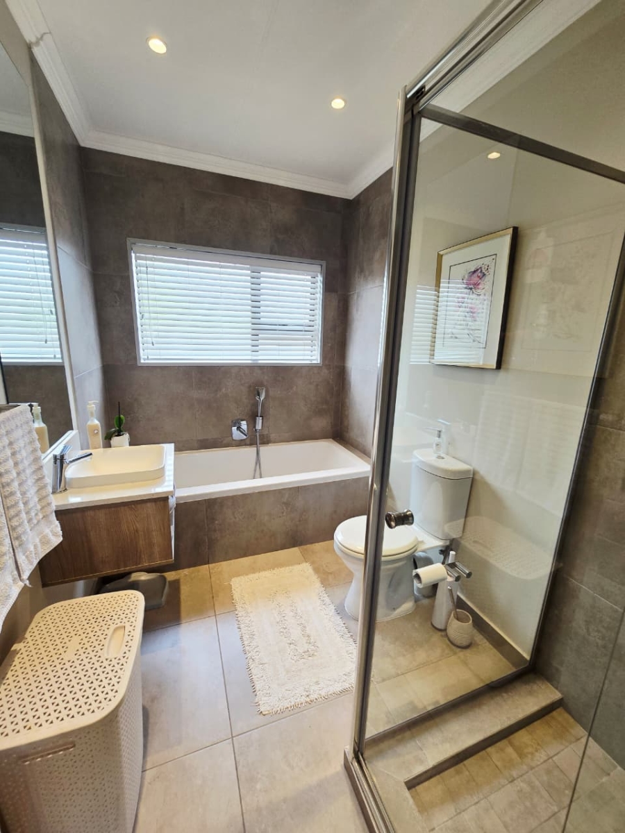 3 Bedroom Property for Sale in Earls Court Lifestyle Estate Western Cape